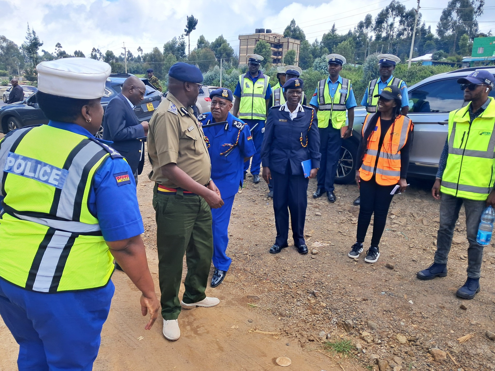 DIG Eliud Lagat and other top police officials monitor traffic along the busy Nairobi-Naivasha-Mai Mahiu Highway.