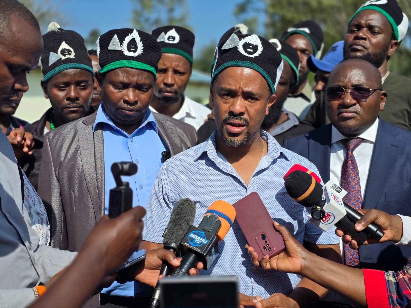 Kamau Kirigi,member of Mihiriga Kenda Muiyuru adressing journalists outside Kibii Police Station,Juja Kiambu County